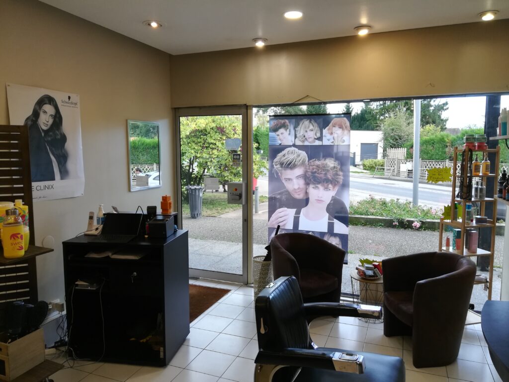 Intérieur salon côté vitre