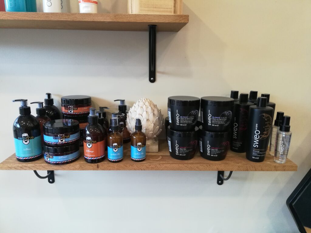 Étagère de produits mur gauche