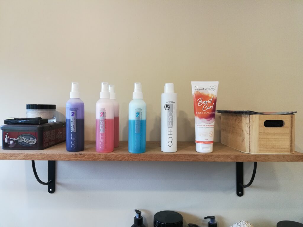 Étagère de produits mur gauche